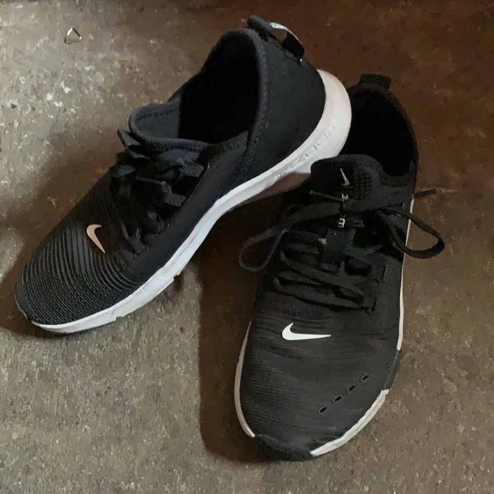 Nike women’s zoom training size 6